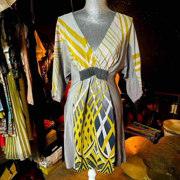 Beautiful sophisticated dress by Hype - Picture 1 of 3